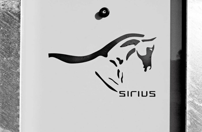 Sirius Logo auf Chassis