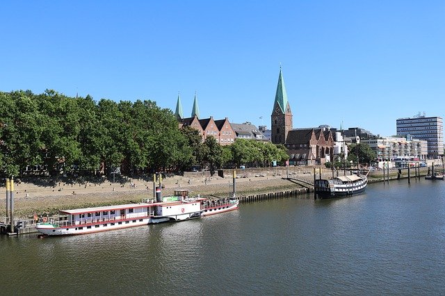 Dies ist das schöne Ufer der Weser in Bremen